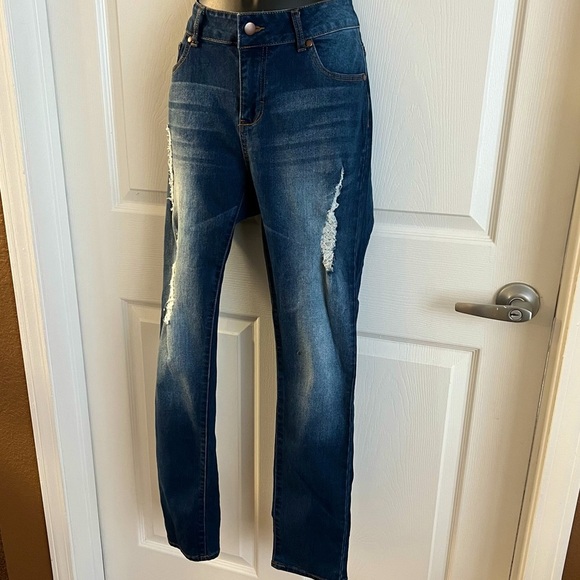 Blue Jeans Distressed - Picture 7 of 7